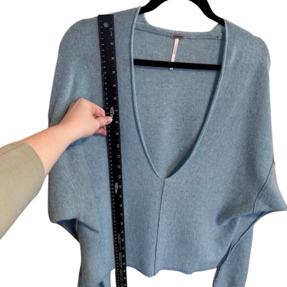 Free People Pale Blue Cashmere V-Neck Sweater Size Small - Picture 8 of 12